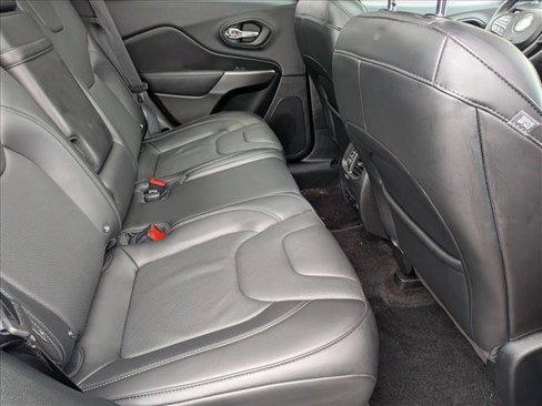 Used 2019 Jeep Cherokee Limited image 18