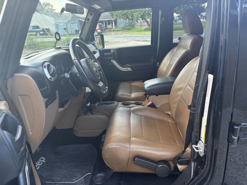 Used 2011 Jeep Wrangler Unlimited Rubicon w/ Dual Top Group image 13