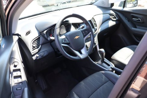 Used 2020 Chevrolet Trax LT w/ LT Convenience Package image 9