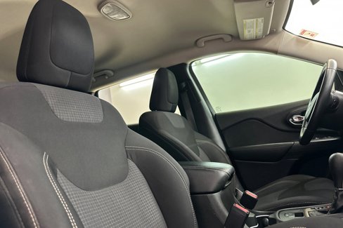 Used 2015 Jeep Cherokee Latitude image 30