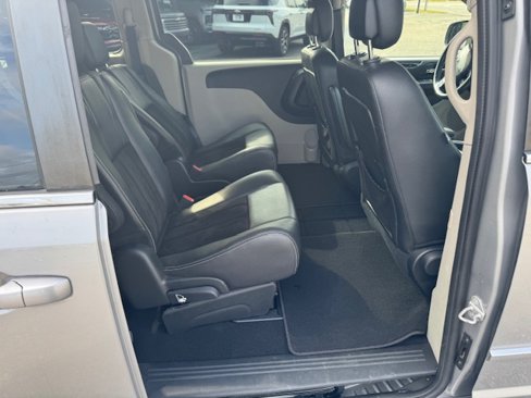 Used 2017 Dodge Grand Caravan SXT image 13