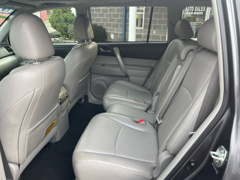 Used 2013 Toyota Highlander 4WD V6 image 16
