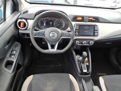Used 2022 Nissan Versa SV image 5