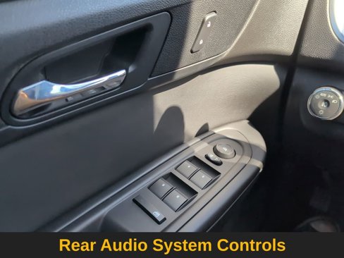 Used 2014 Chevrolet Traverse LT image 11