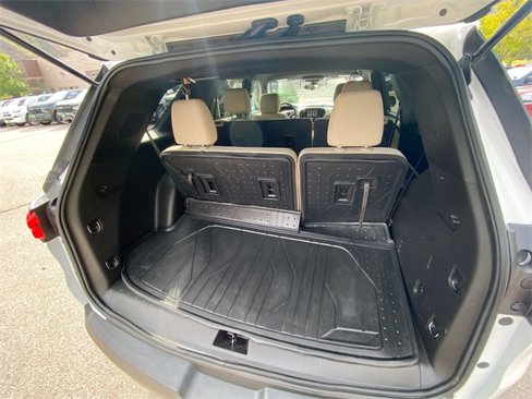 Used 2022 Chevrolet Traverse LS w/ Midnight/Sport Edition image 25
