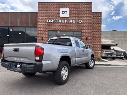 Used 2020 Toyota Tacoma SR image 5