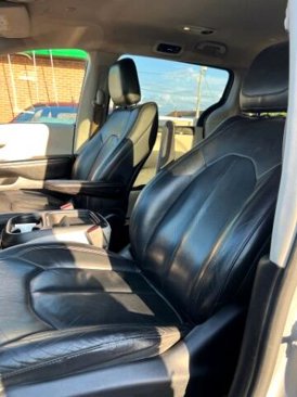 Used 2019 Chrysler Pacifica Touring-L image 13