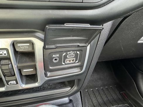 Used 2018 Jeep Wrangler Unlimited Sport S image 28