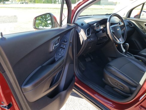 Used 2022 Chevrolet Trax LT w/ LT Convenience Package image 28