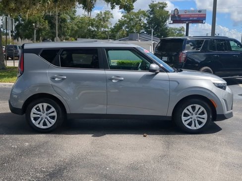 Used 2023 Kia Soul LX image 3