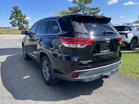 Used 2017 Toyota Highlander SE image 7