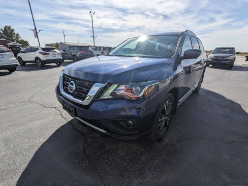 Used 2018 Nissan Pathfinder Platinum w/ Cargo Package image 4