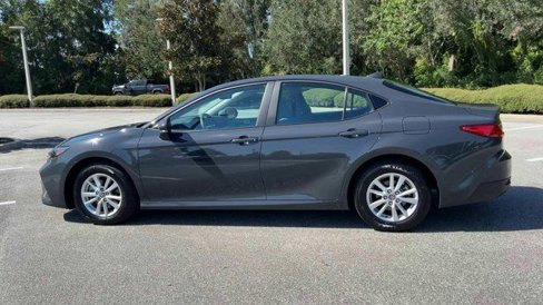 Used 2025 Toyota Camry LE image 5