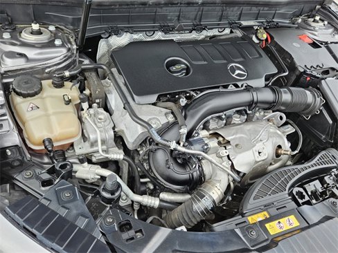 Used 2020 Mercedes-Benz GLB 250 image 4