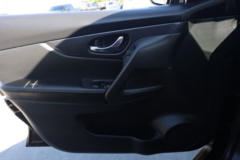 Used 2018 Nissan Rogue SV image 23