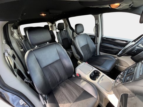 Used 2020 Dodge Grand Caravan SXT image 17