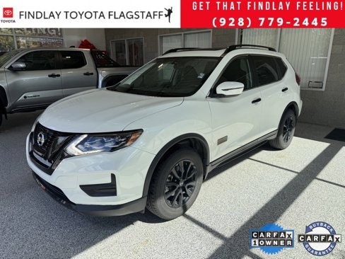 Used 2017 Nissan Rogue SV image 2