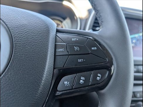 Used 2023 Jeep Cherokee Altitude Lux image 19