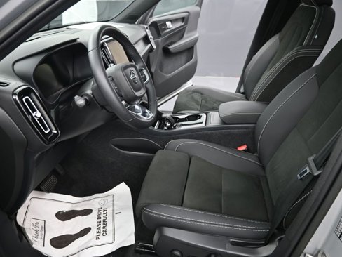Certified 2023 Volvo XC40 Recharge Ultimate image 13