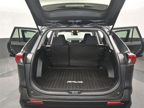 Used 2021 Toyota RAV4 LE image 14