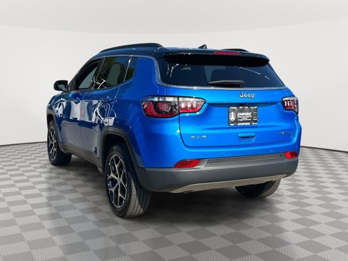 Used 2024 Jeep Compass Limited image 4
