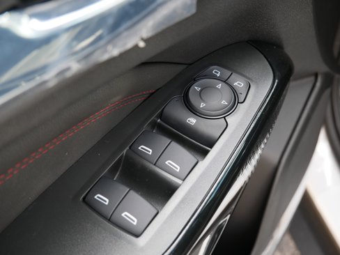 New 2025 Chevrolet Trax RS w/ Sunroof Package image 16