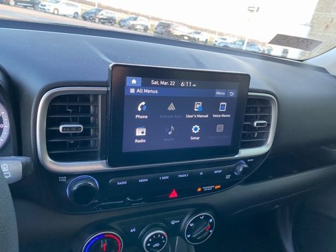 Used 2021 Hyundai Venue SE image 24
