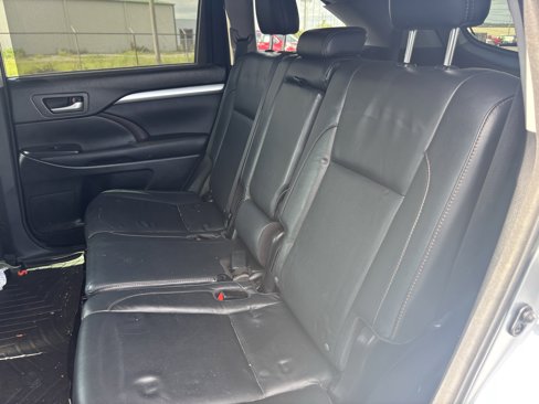 Used 2016 Toyota Highlander XLE image 6