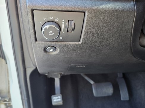 Used 2017 Jeep Grand Cherokee Laredo image 16