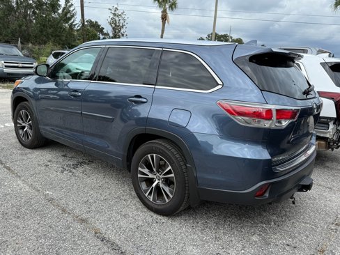 Used 2016 Toyota Highlander XLE image 2