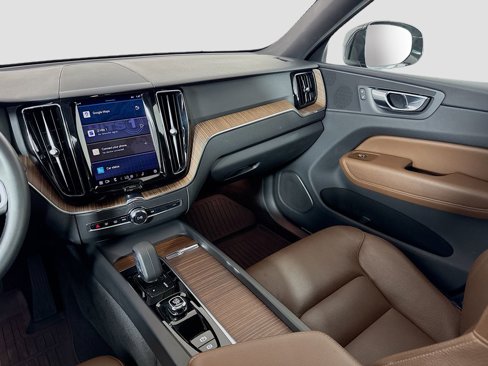 Used 2022 Volvo XC60 B5 Momentum image 23