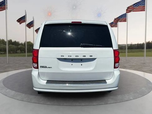 Used 2018 Dodge Grand Caravan SE w/ UConnect Hands-Free Group image 19