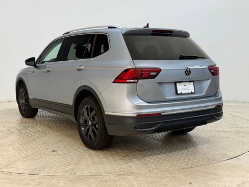Used 2024 Volkswagen Tiguan SE image 3