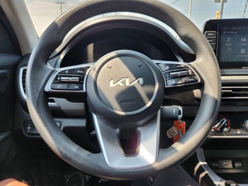 Used 2022 Kia Seltos LX image 16