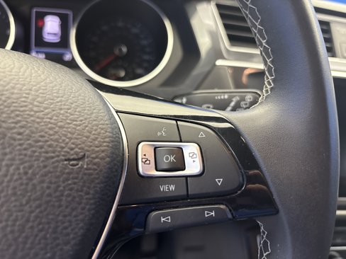 Used 2021 Volkswagen Tiguan SE image 16