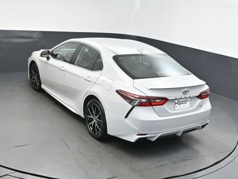 Used 2024 Toyota Camry SE image 29