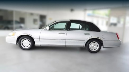 Used 1998 Lincoln Town Car Executive image 8