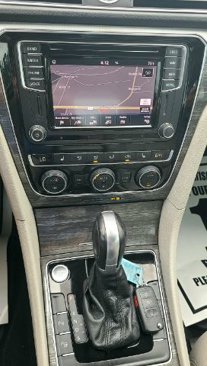 Used 2017 Volkswagen Passat 1.8T SEL Premium image 11