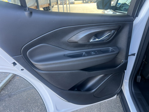 Used 2023 GMC Terrain SLT image 27