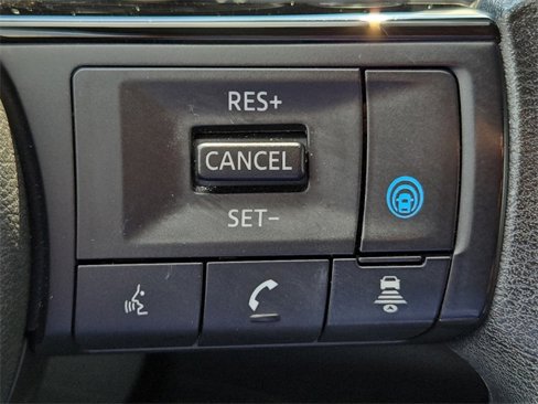 Used 2022 Nissan Rogue SV image 25