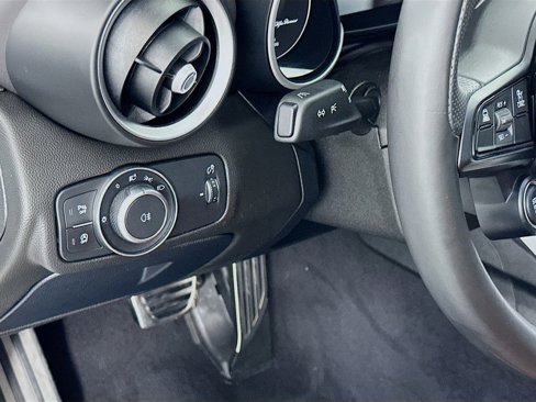 Used 2022 Alfa Romeo Giulia Ti image 10