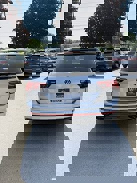 Certified 2022 Volkswagen Tiguan SE R-Line image 5