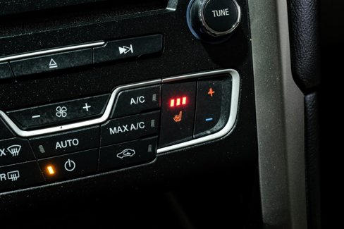Used 2017 Ford Fusion SE w/ Fusion SE Technology Package image 19
