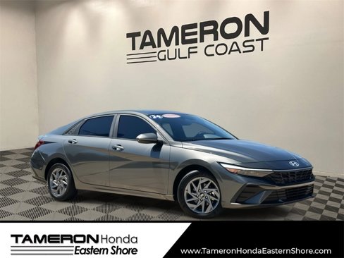 Used 2024 Hyundai Elantra SEL image 1