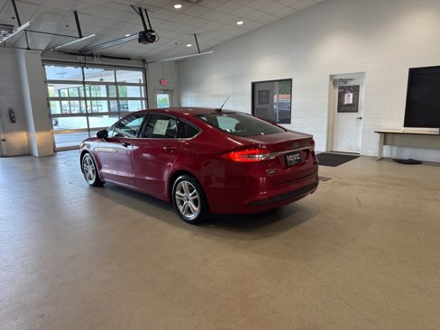 Used 2018 Ford Fusion SE image 8