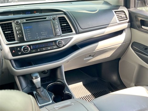 Used 2014 Toyota Highlander XLE image 21