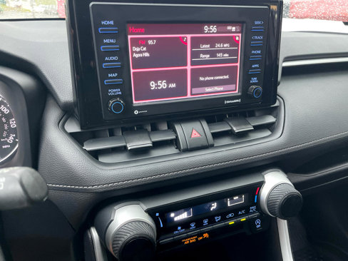 Used 2021 Toyota RAV4 LE image 22