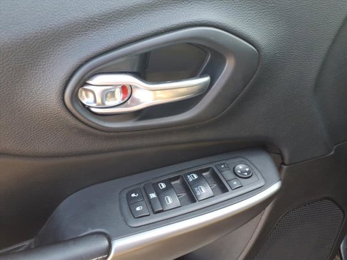 Used 2019 Jeep Cherokee Latitude Plus image 7