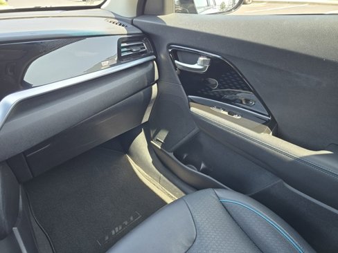 Used 2022 Kia Niro EX Premium image 23