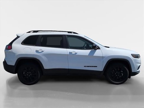 Used 2023 Jeep Cherokee Altitude Lux image 3